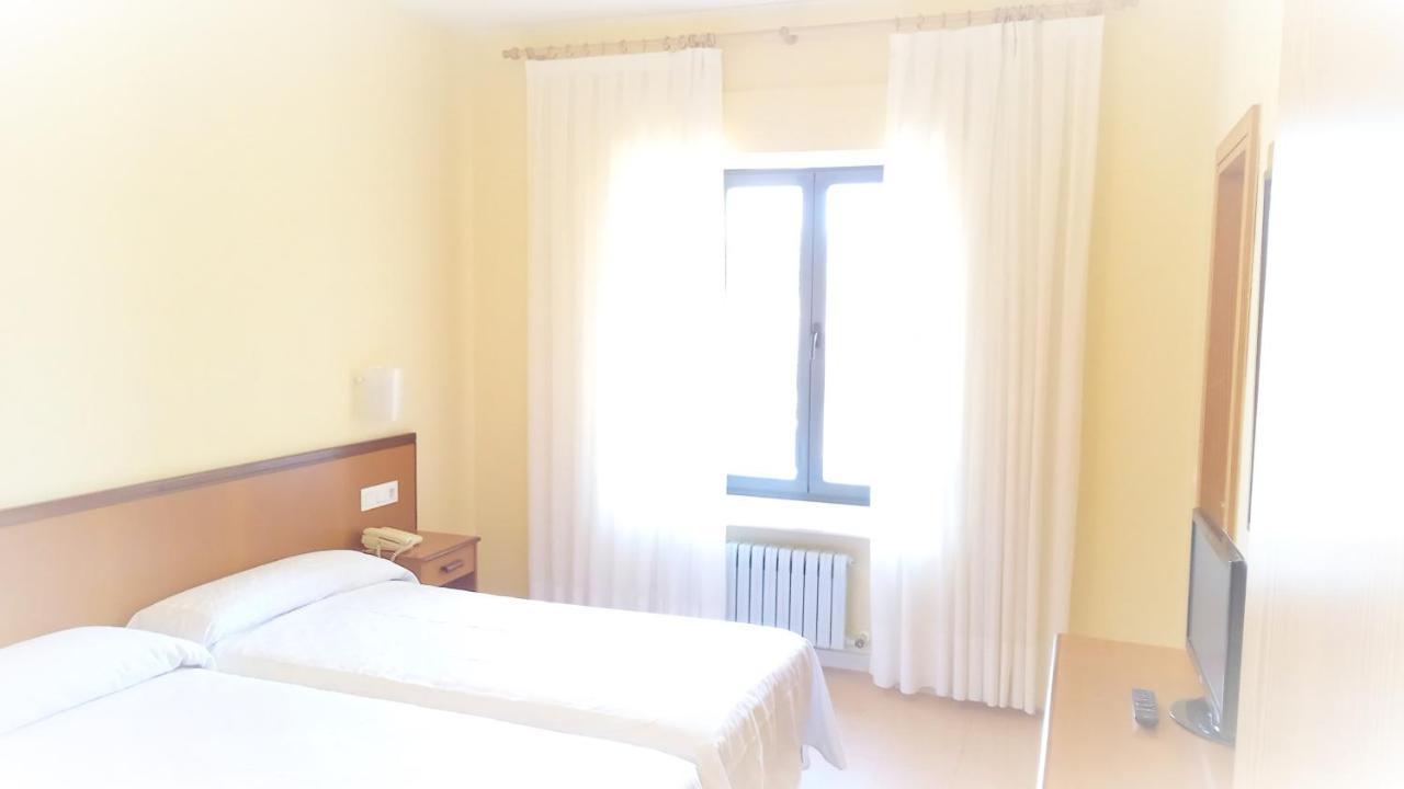 Hotel Balneario De Retortillo Стая снимка